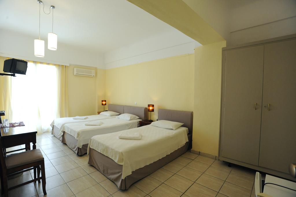 Delfinia Hotel Тинос Стая снимка