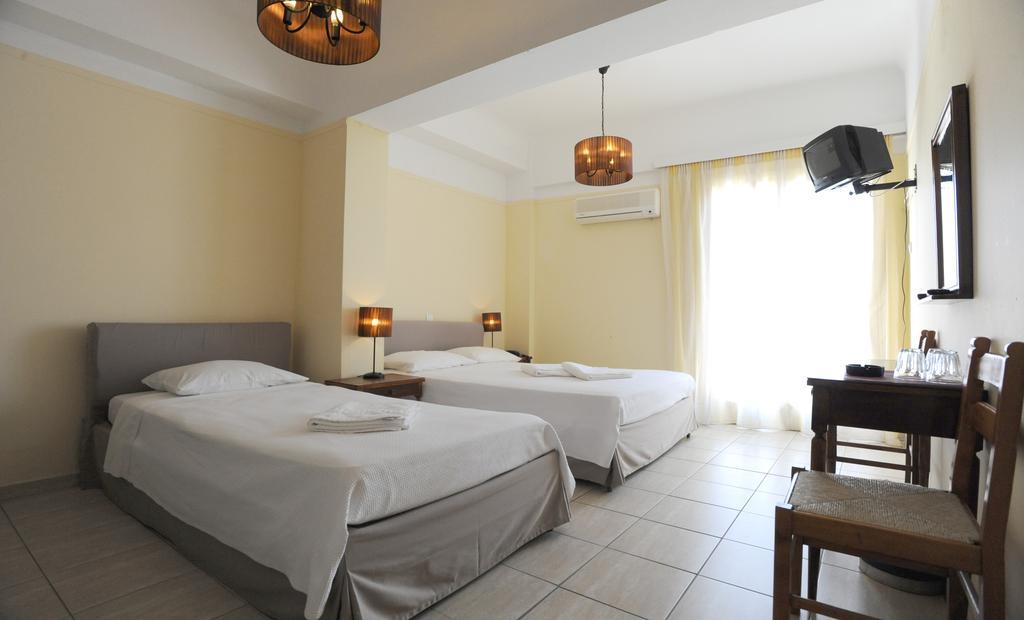 Delfinia Hotel Тинос Стая снимка