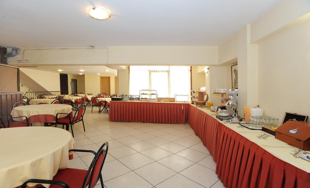 Delfinia Hotel Тинос Екстериор снимка